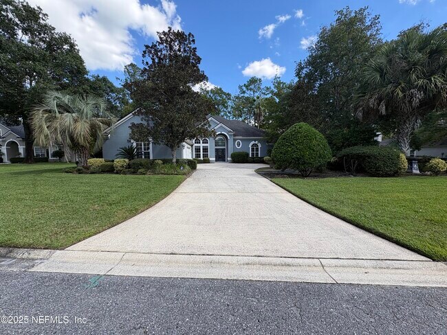 Building Photo - 585 Golden Links Dr