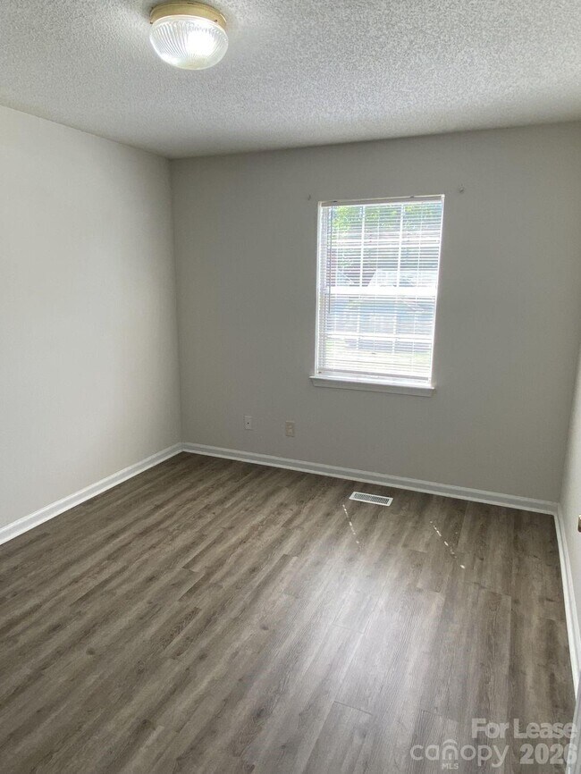 Building Photo - 3122 Periwinkle Ct