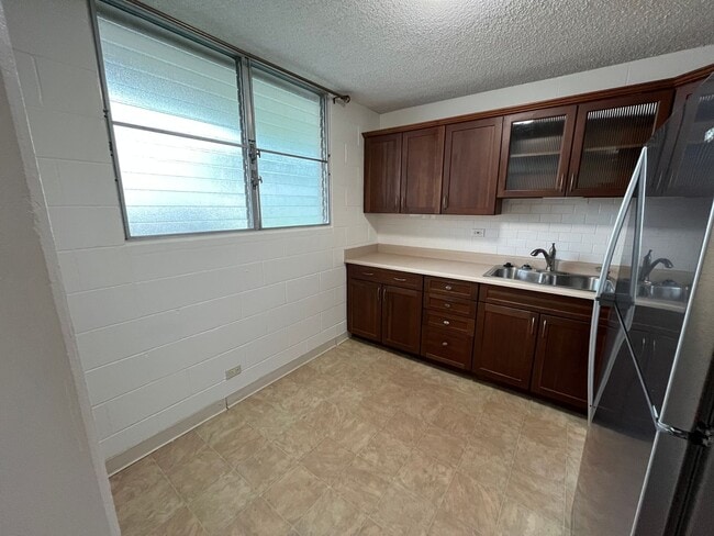 Building Photo - Salt Lake (Honolulu) Ilima West - 2 bedrooms, 1 bathroom with AC, 1 assigned parking