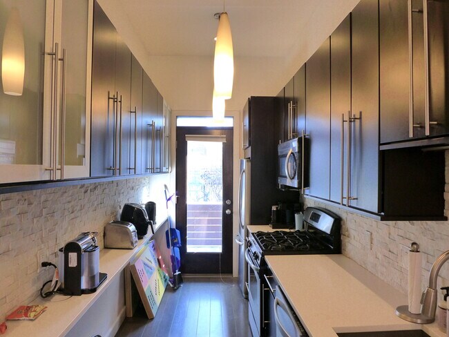 Building Photo - 28 Worthington St