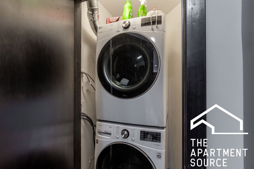 Building Photo - 2349 N Lister Ave