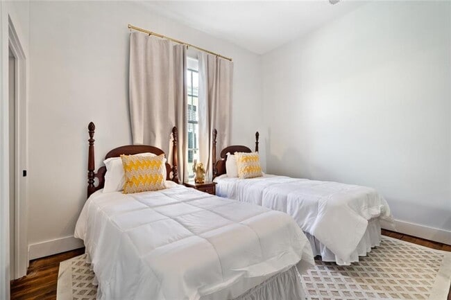 Building Photo - 934 Conti St