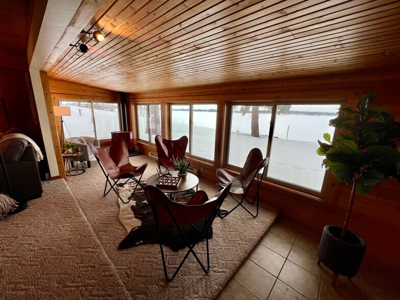 Building Photo - 14555 Breezy Point Rd