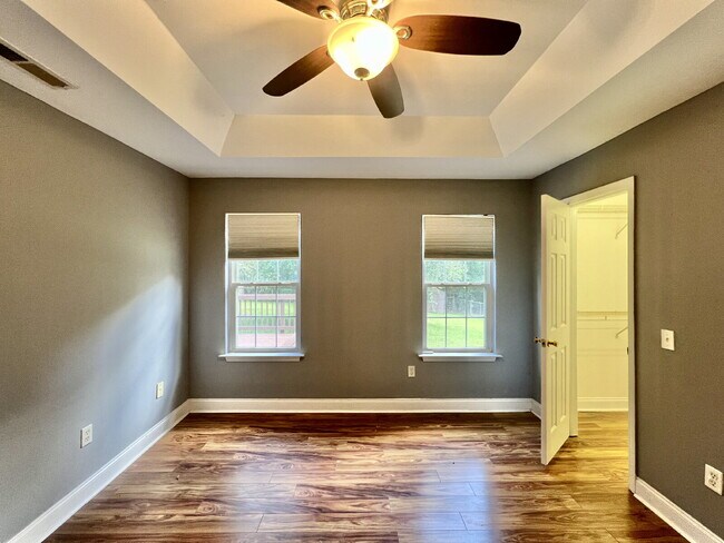 Building Photo - CONVENIENT LOCATION 3 Bedroom