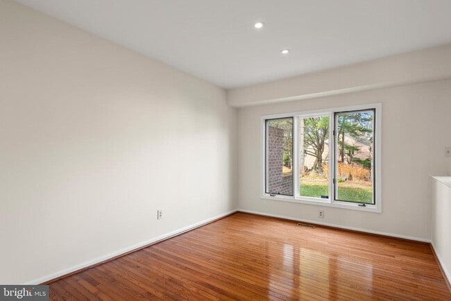 Building Photo - 11 Treaty Dr