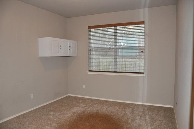 Building Photo - 507 Las Colinas Dr