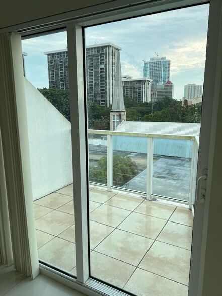 Building Photo - 1650 Brickell Ave