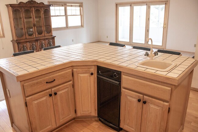 Building Photo - Custom home in Southwest Reno, 3 Bedrooms, 2 Bathrooms, Large Garage