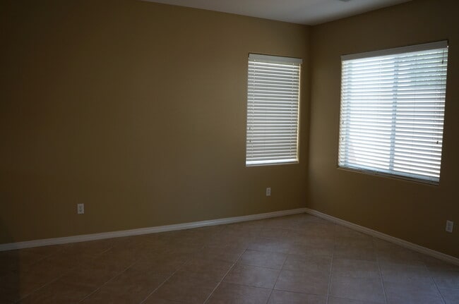Building Photo - BEAUTIFUL SOUTH LAS VEGAS HOME IN A QUIET ...