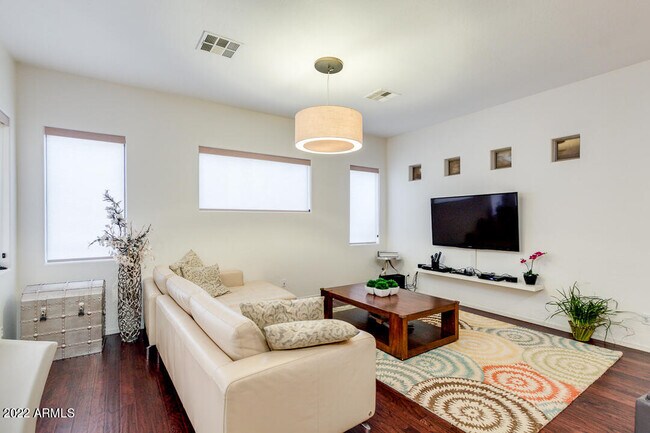 Building Photo - 2037 W Periwinkle Way