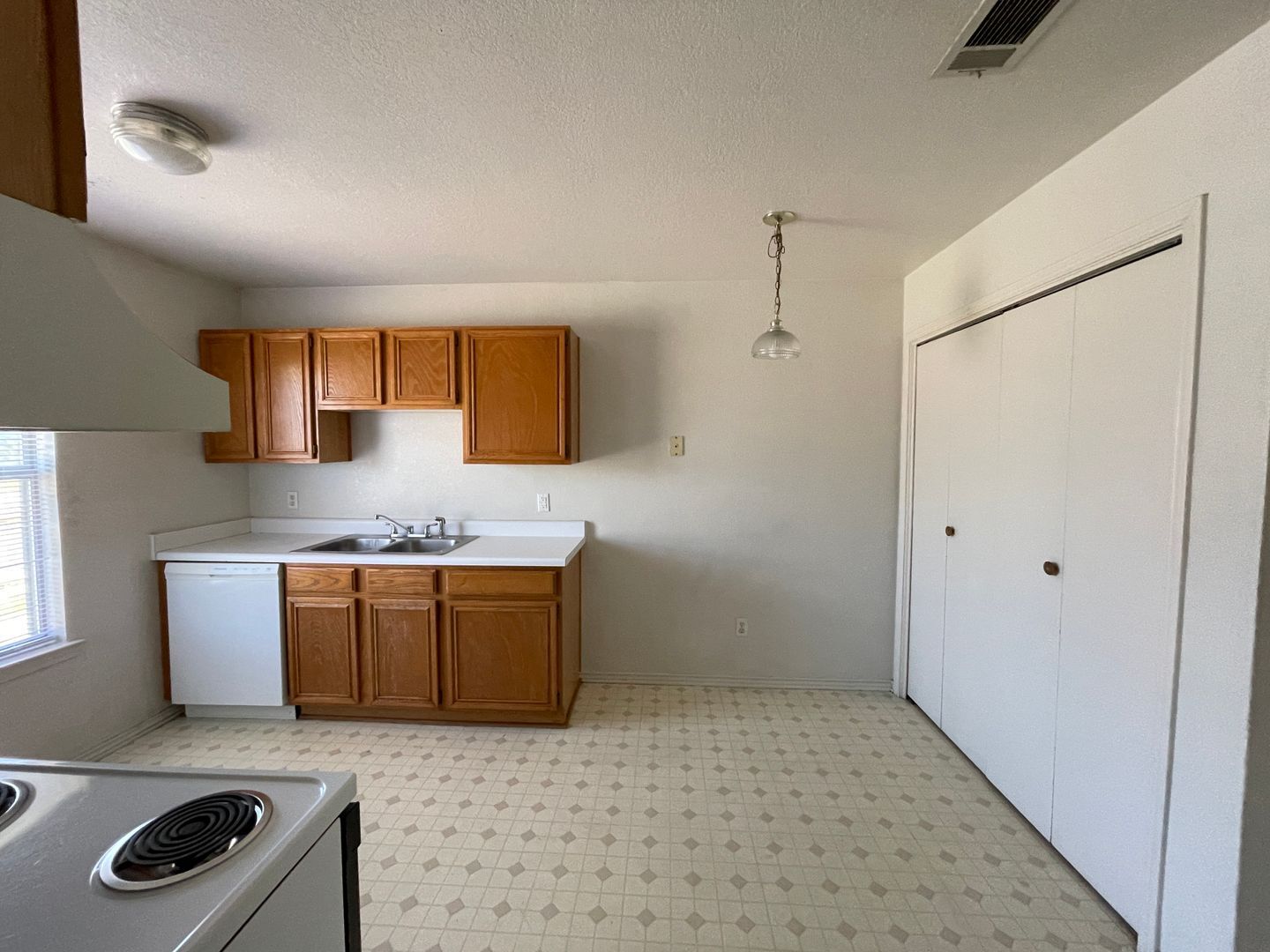 Building Photo - 1801 Cedarhill Dr