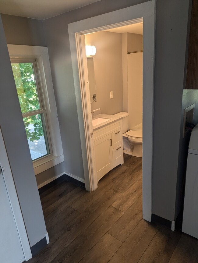Bathroom - 816 15th Ave