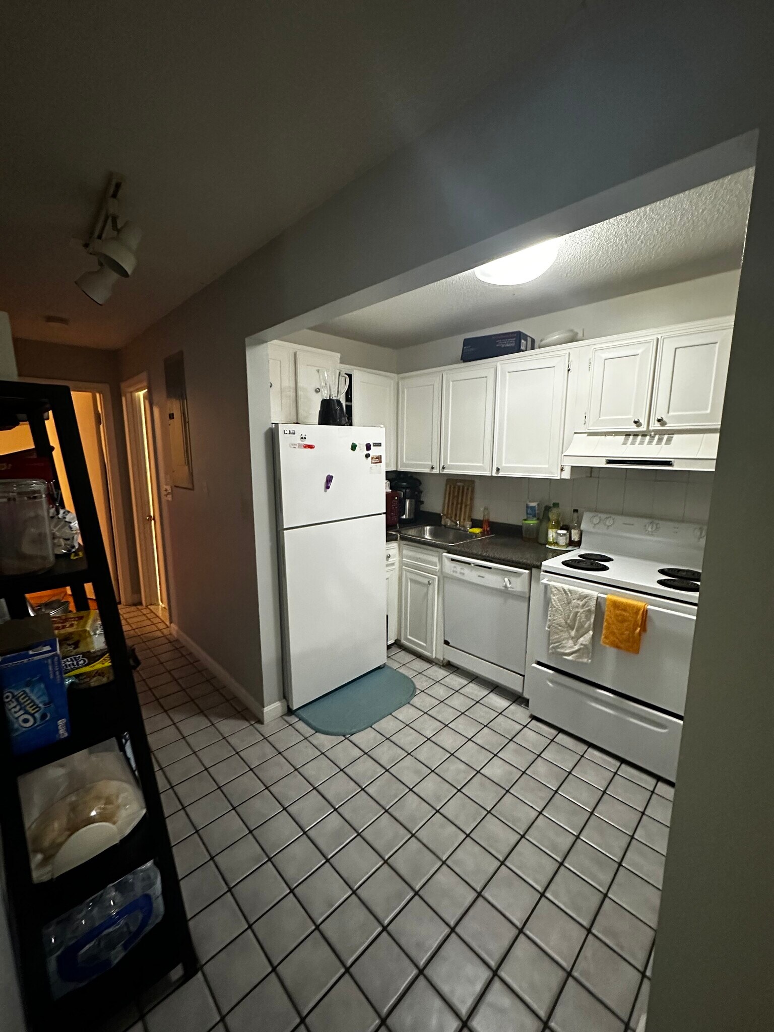 Building Photo - 800 Bearses Way