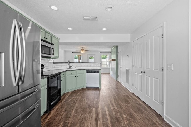 Building Photo - 2128 Victory Gallop Ln