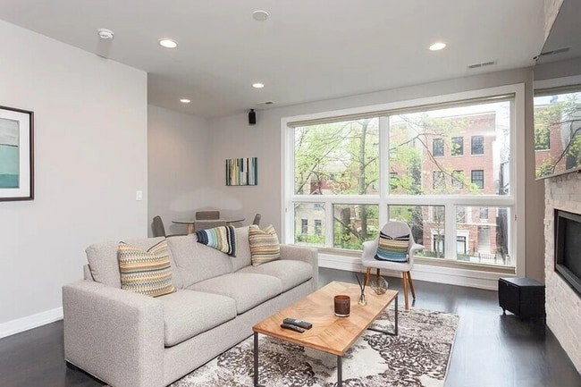 Building Photo - 942 W Montana St