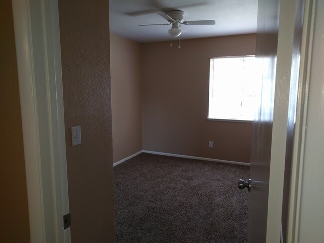 Building Photo - 848 Jeri Ln