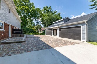 Building Photo - South Grandview