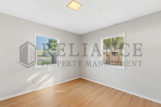 Building Photo - 300 W Breese Ave