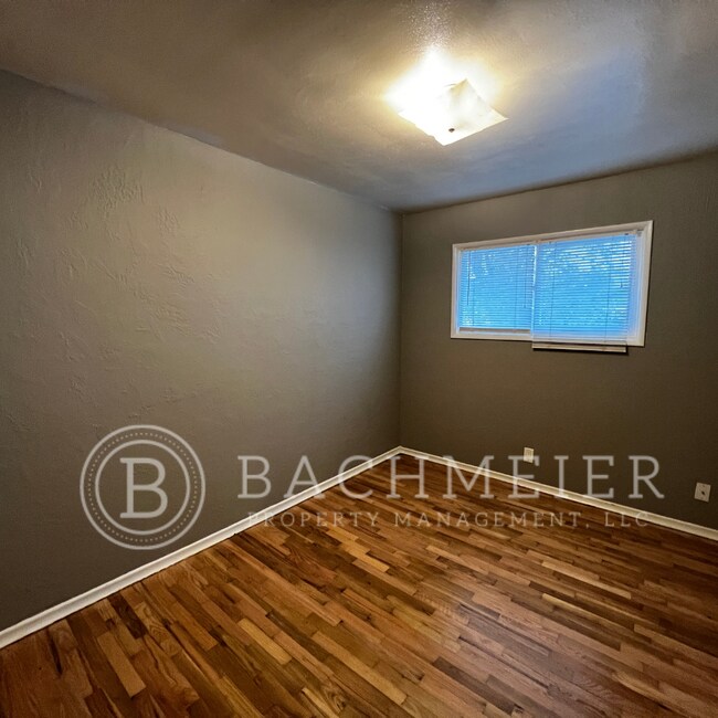 Building Photo - 405 SE 18th St