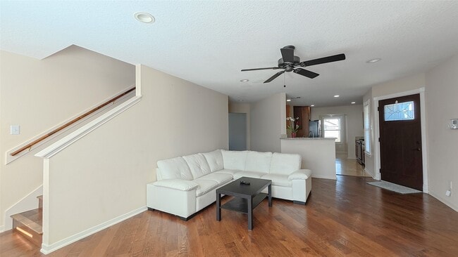 Building Photo - 2843 Oakland Brook St