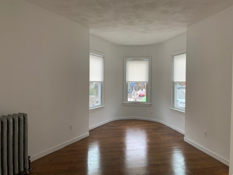 Building Photo - 148 Oxford St