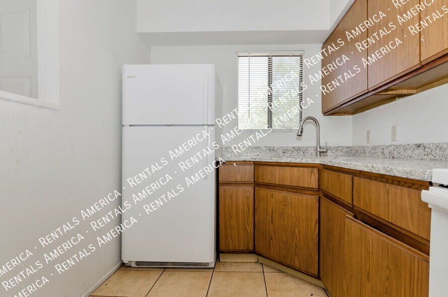 Building Photo - 1366 N Riverview Blvd