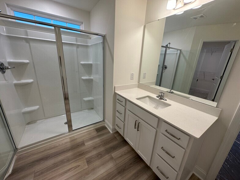 Building Photo - 38 Nailsworth St