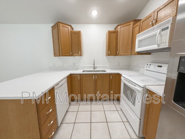 Building Photo - 320 N 500 W