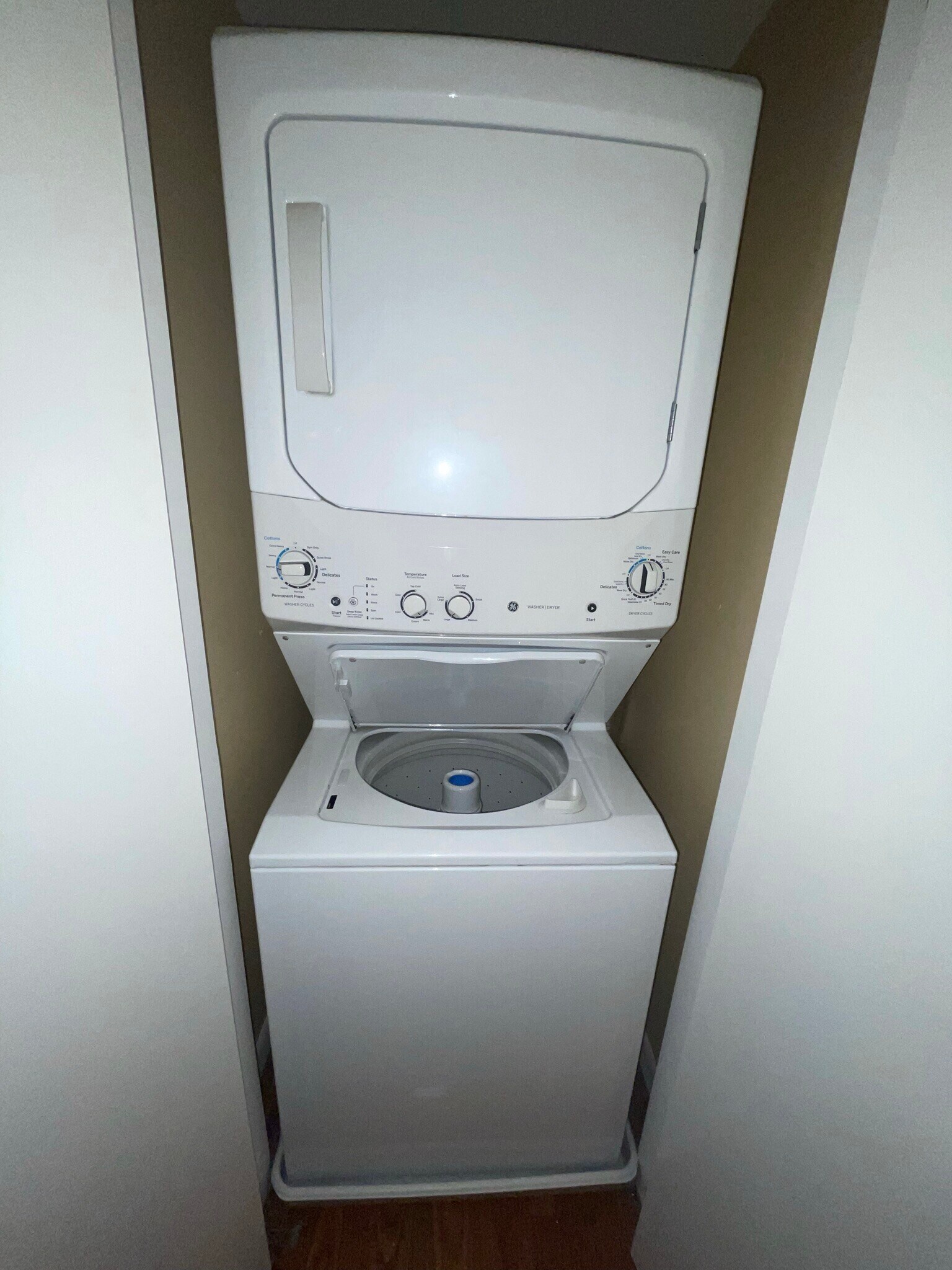 In-unit Washer & Dryer - 20 2nd St