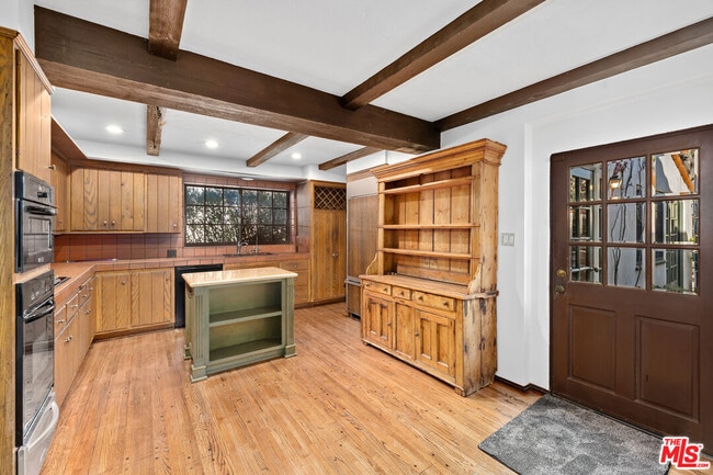 Building Photo - 200 S Anita Ave