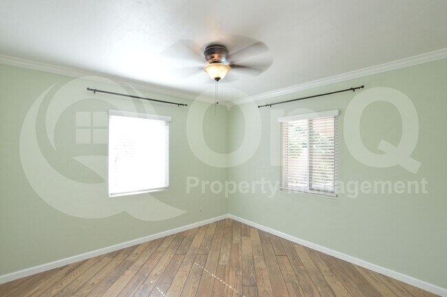 Building Photo - 1402 W Glenrosa Ave