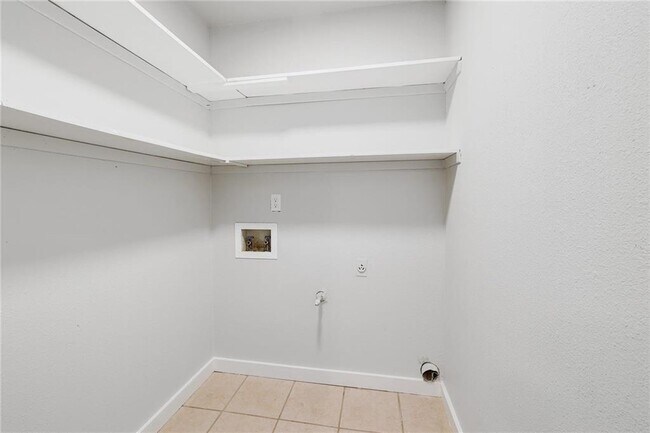 Building Photo - 707 Newcastle Ln