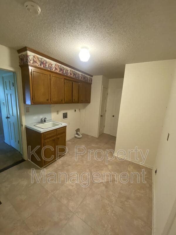 Building Photo - 7601 Oxford Pl