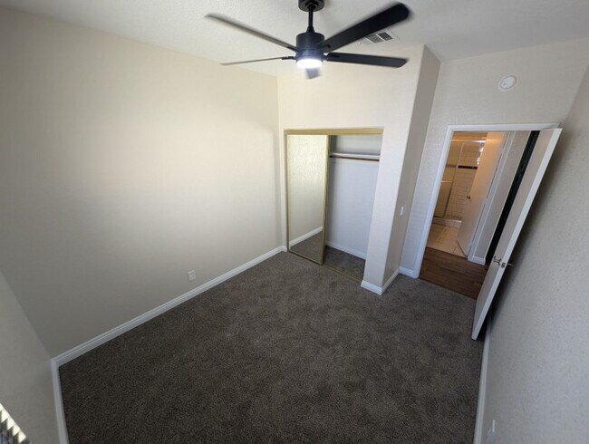 Building Photo - 731 Rising Star Dr