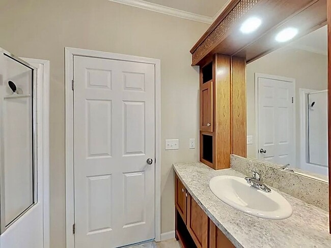 Building Photo - Fabulous ranch home on 1/2 acre.