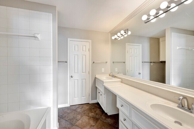 Building Photo - 2915 W Dallas St