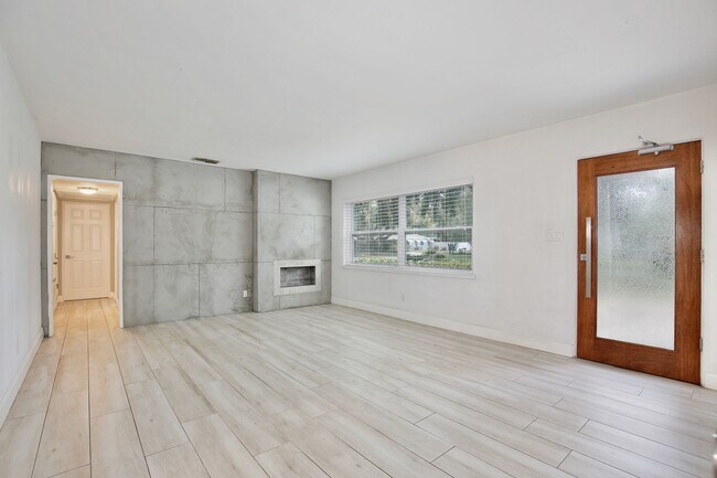 Building Photo - 2401 Albert Lee Pkwy