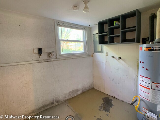 Building Photo - Spacious Home 3 Bedroom w/Fin basement for...