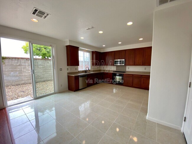 Building Photo - 10814 Peony Pl Dr