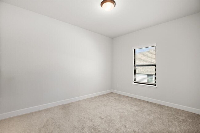 Building Photo - 220 Sadaba St