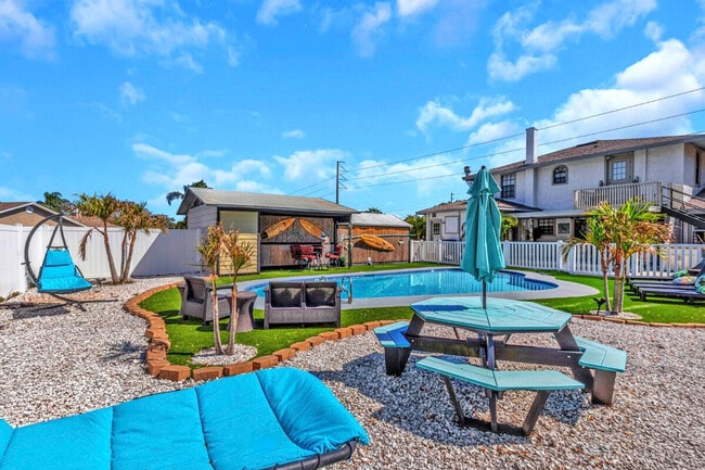 Building Photo - 1679 Tampa Rd