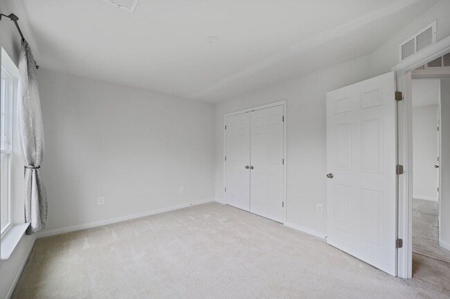 Building Photo - 9007 Central Park Dr