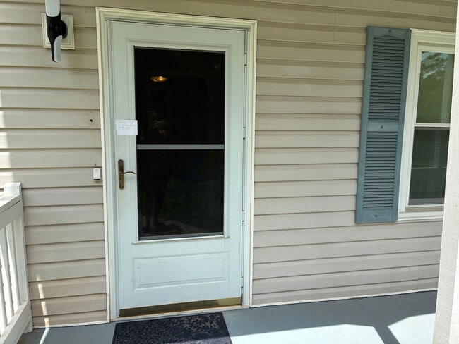 Building Photo - Room in House on Karl Ct