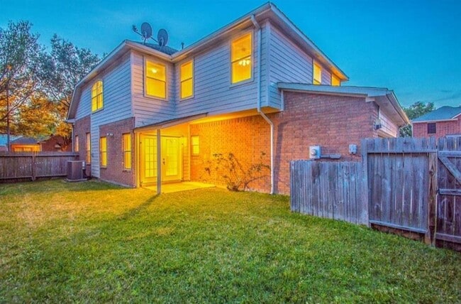 Building Photo - 15903 Timber Chase Dr