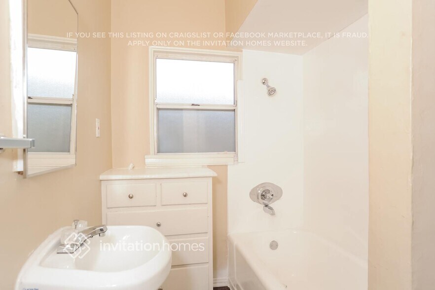 Building Photo - 243 E Louise St