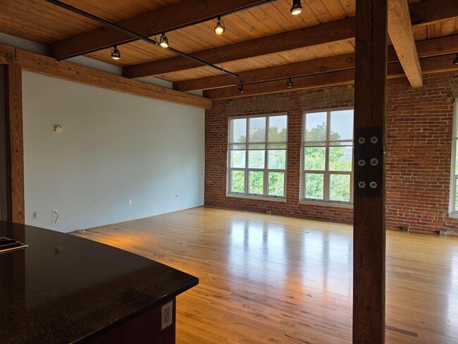 Building Photo - 448 W Nationwide Blvd