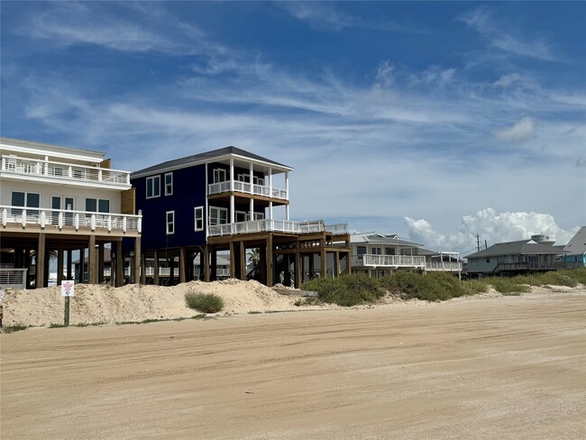 Building Photo - 16728 West Beach