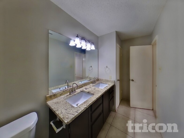 Building Photo - 4827 Fern Lake