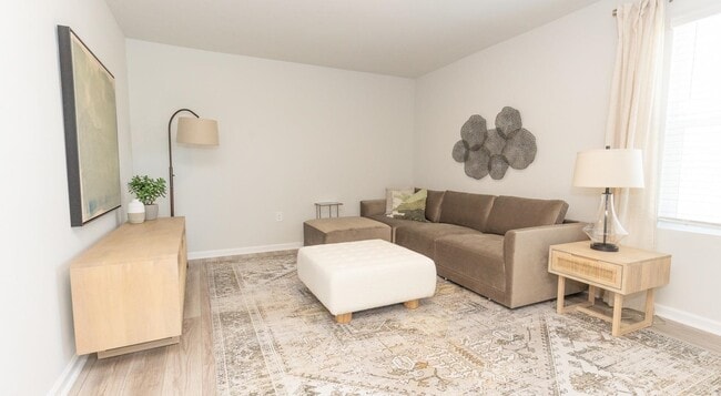 Building Photo - 4231 Sylvan Lp