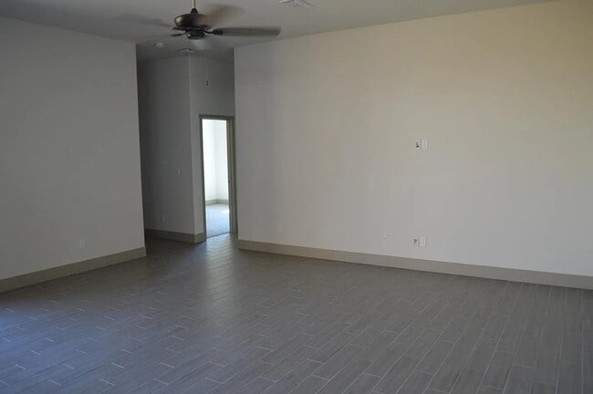 Building Photo - 2430 Bastidas Dr